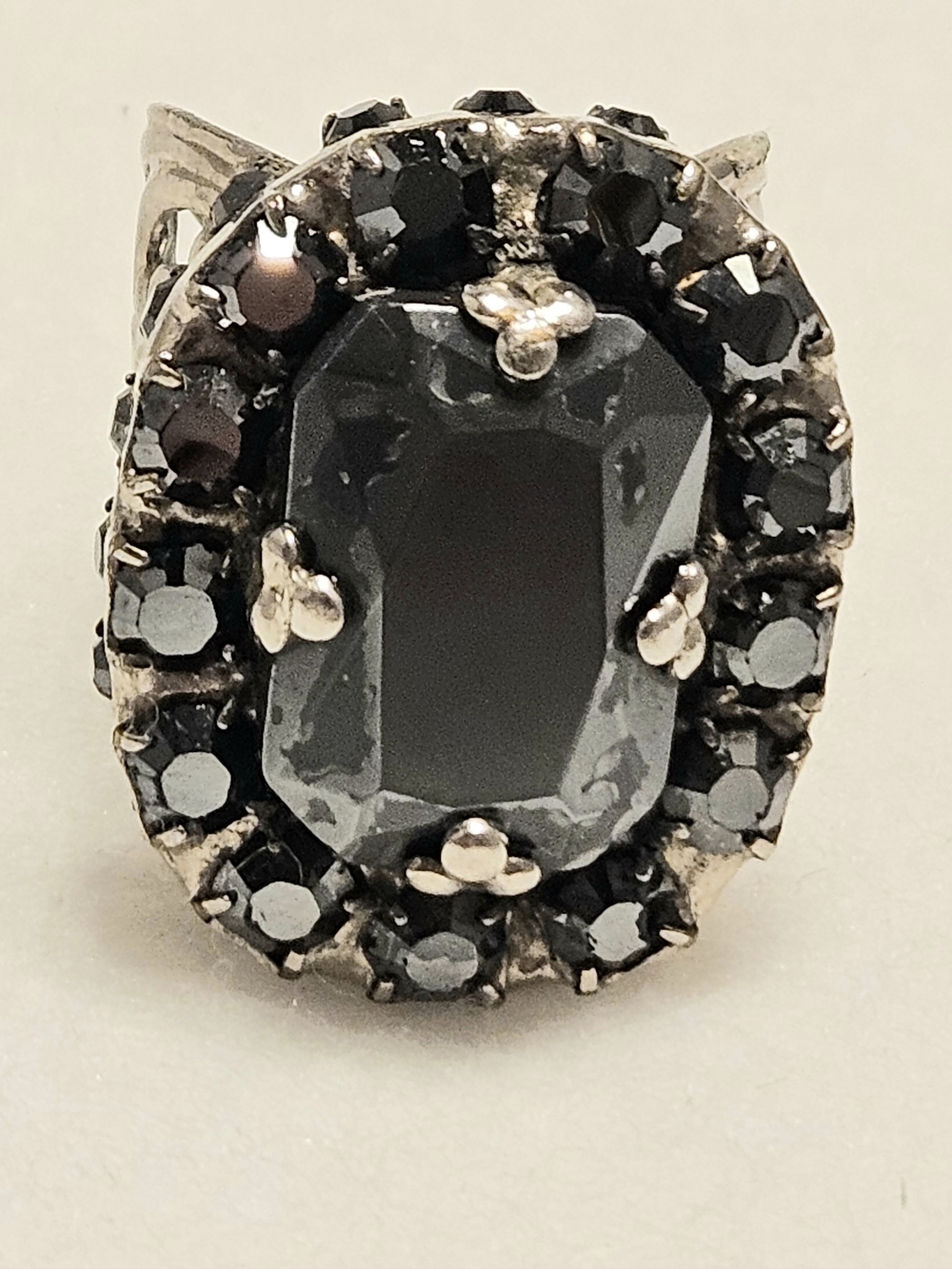 Sorrelli Vintage-Inspired Black Crystal Oval Statement Ring Size 6